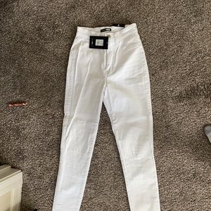 FashionNova white Skinny jeans. Stretch. Highwaist